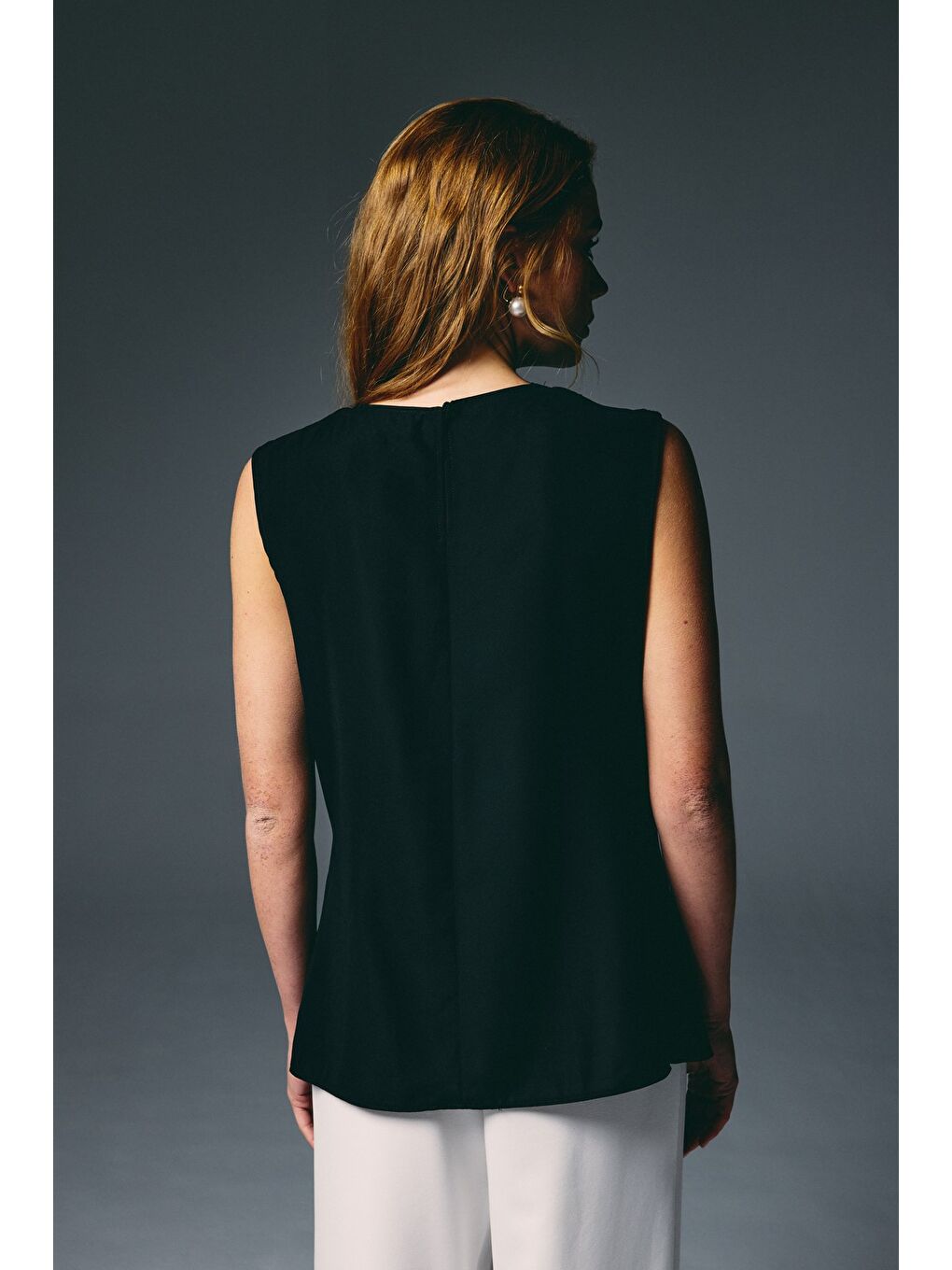 İnci Broşlu Degaje Bluz - Siyah-7