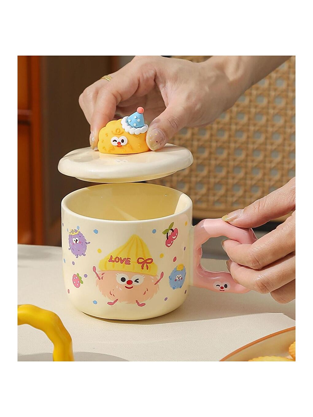 Karışık Neşeli Bulutlar Temalı Seramik Kupa-2