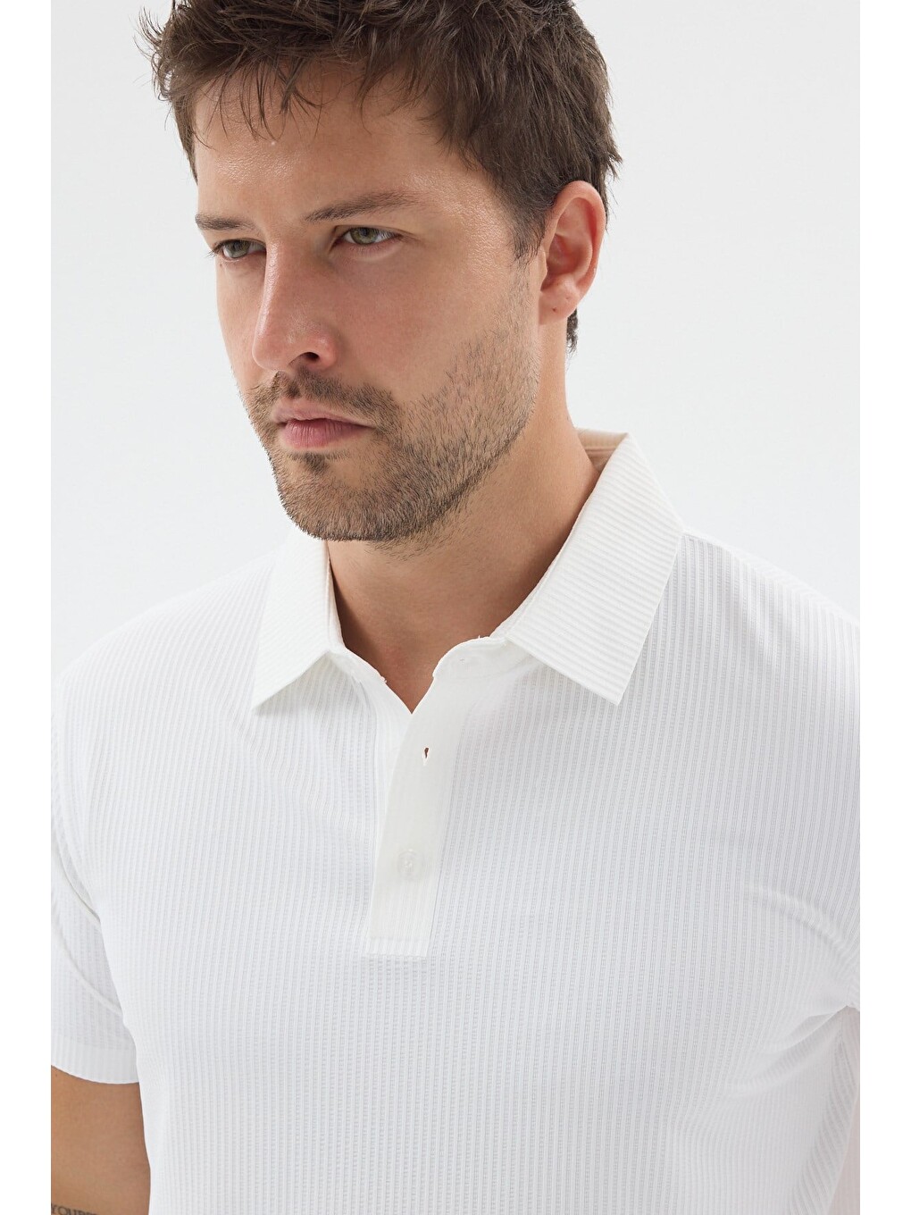 Beyaz Polo Yaka Örme Kısa Kol Standart Fit Esnek Tişört 1011260179-3