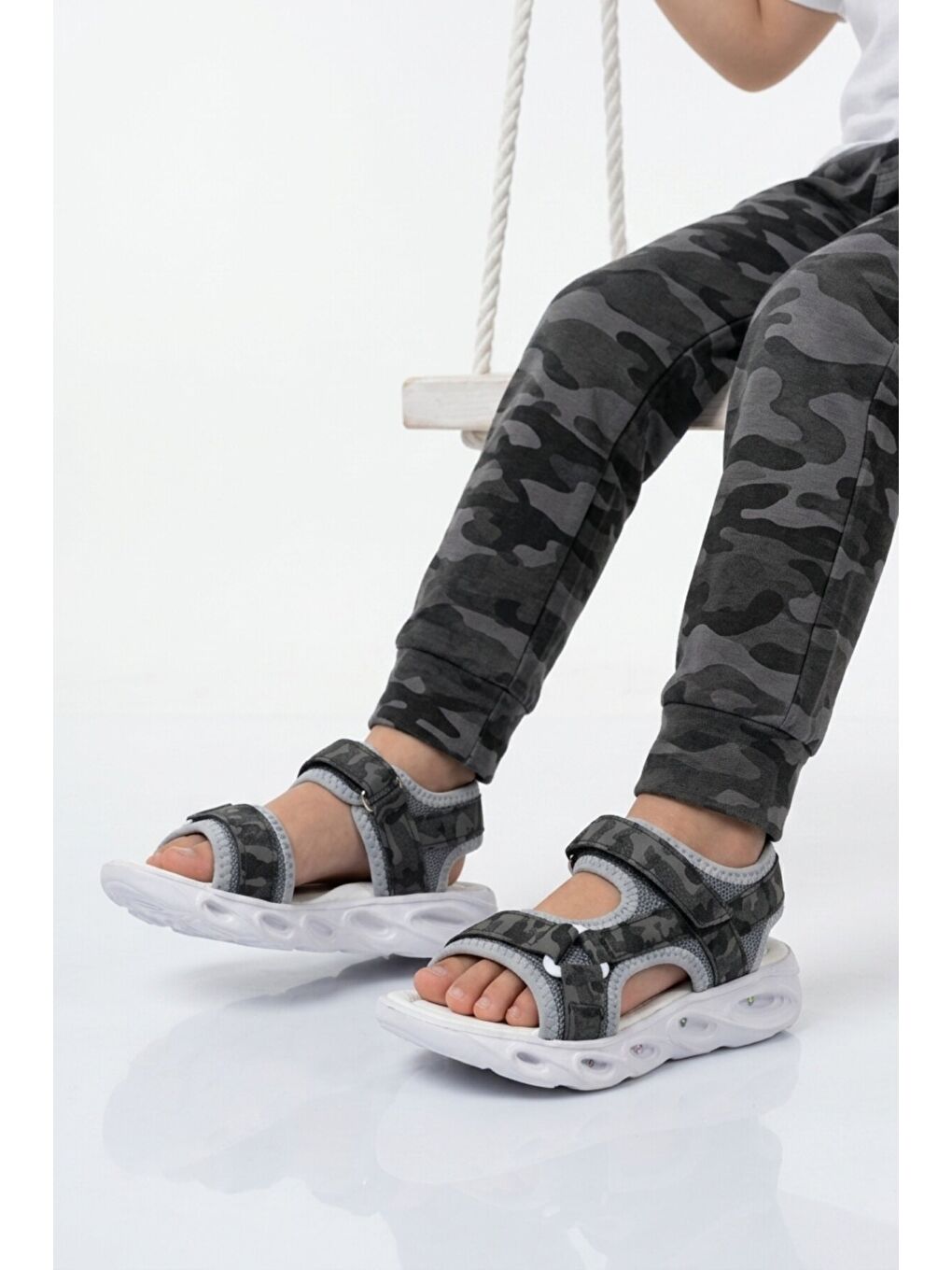 Siyah Cırtlı Işıklı Hafif Unisex Çocuk Sandalet Sage F-1