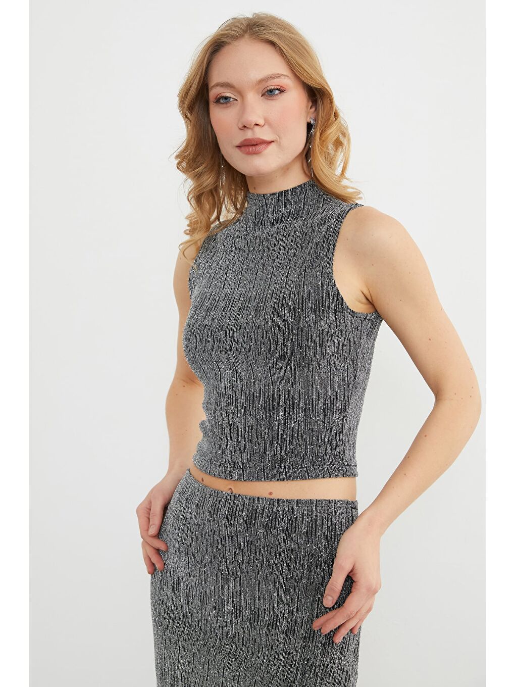 Gri Taşlı Simli Dik Yaka Bluz-3