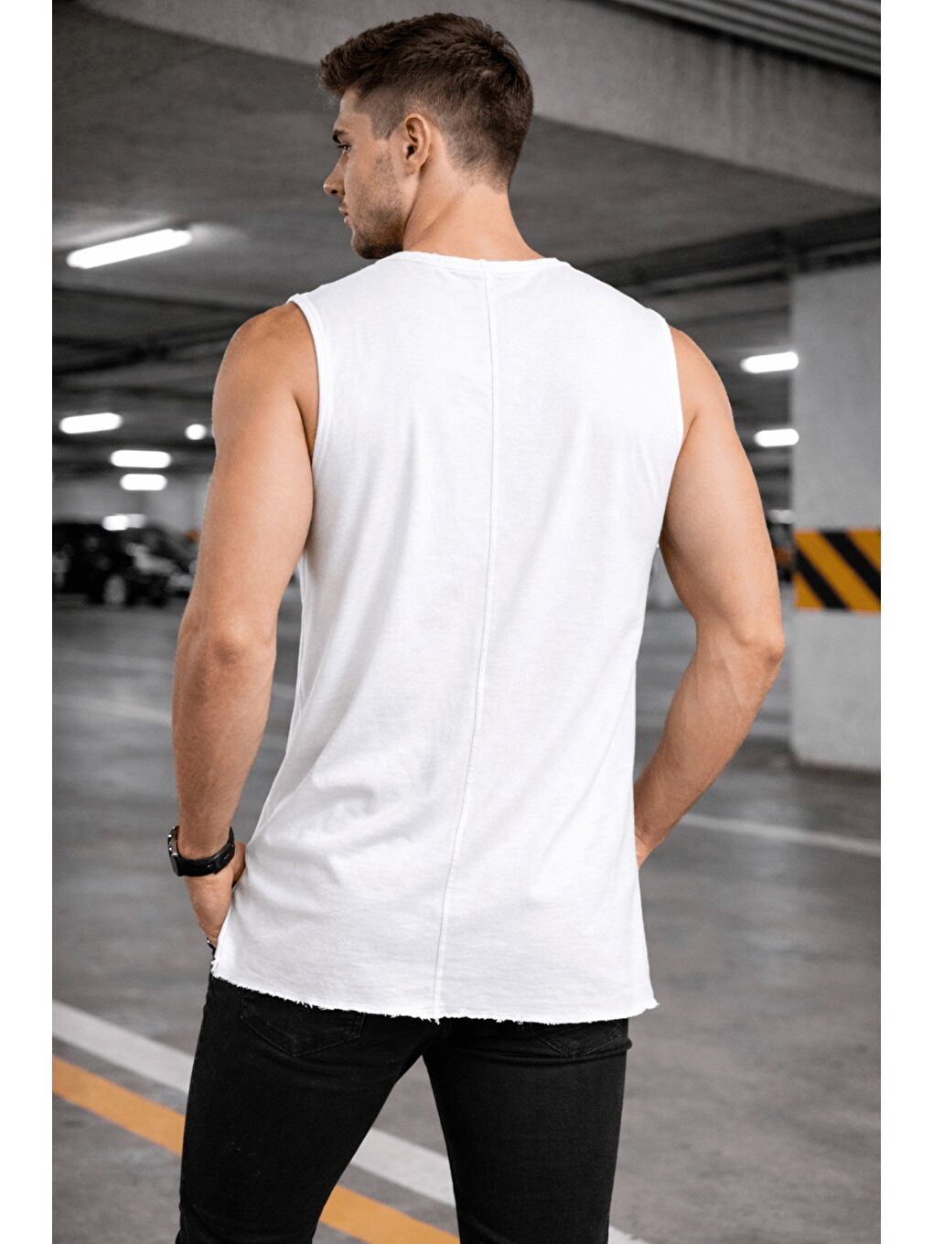 Beyaz Erkek Kolsuz Regular Fit Basic Atlet Yan Yırtmaçlı Pis Yaka Tişört-1