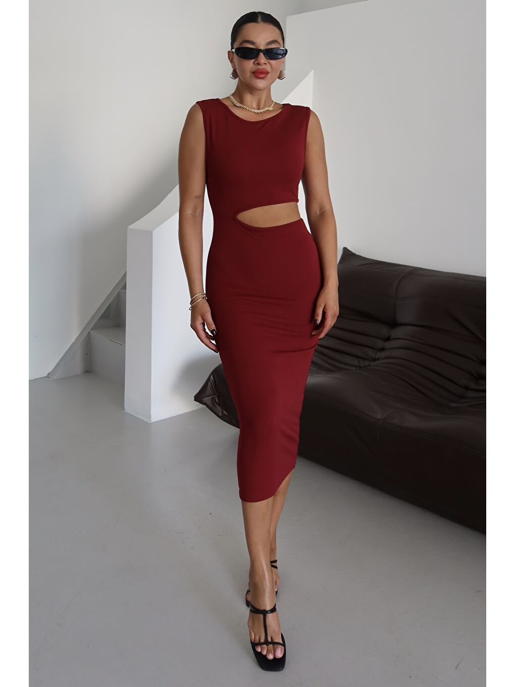 Kadın Bordo Kolsuz Bel Pencere Detaylı Midi Boy Elbise-1