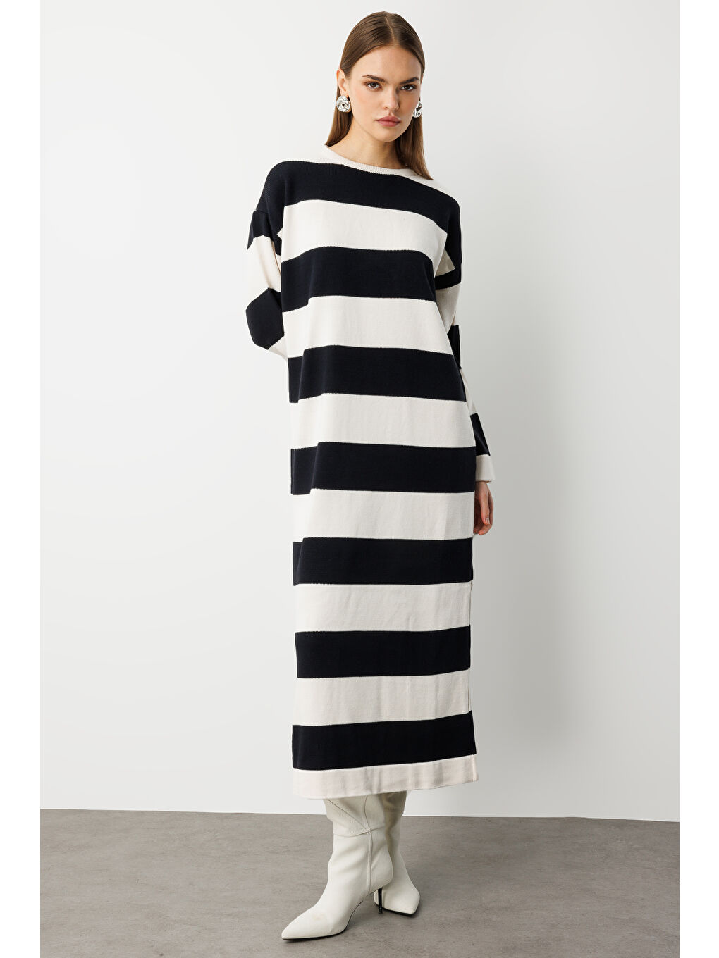 Oversize Ekru Siyah Çizgili Uzun Kalın Triko Elbise-2