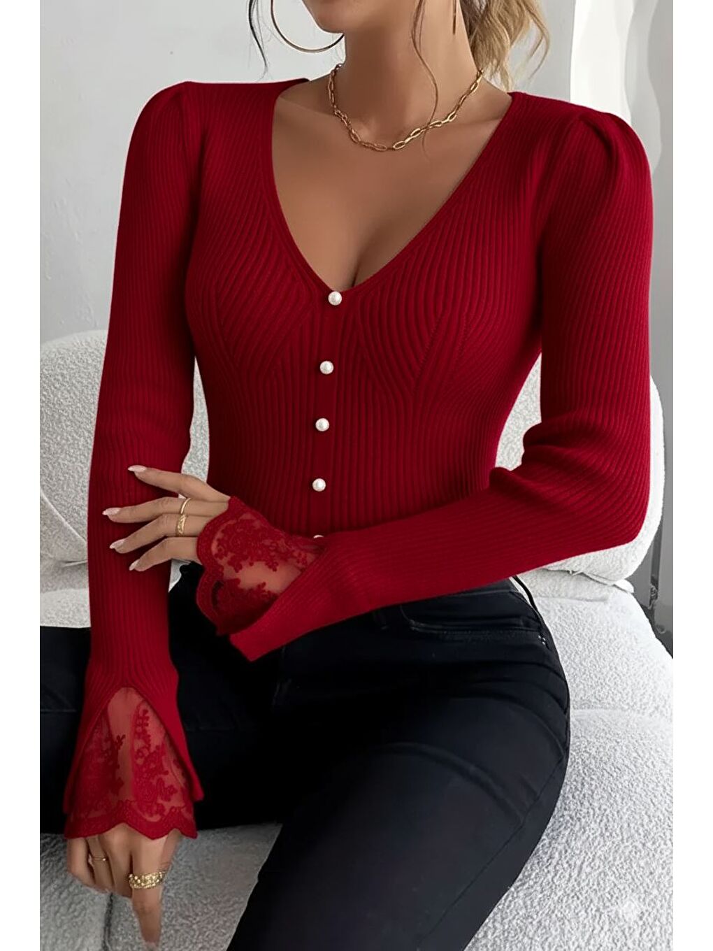 Kırmızı Kol Güpür Detaylı V Yaka Triko Bluz-1