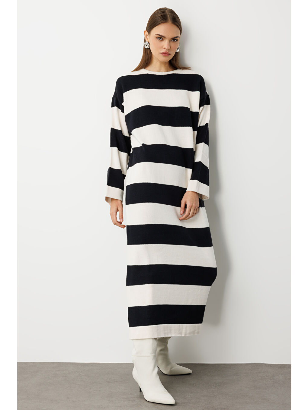 Oversize Ekru Siyah Çizgili Uzun Kalın Triko Elbise-3