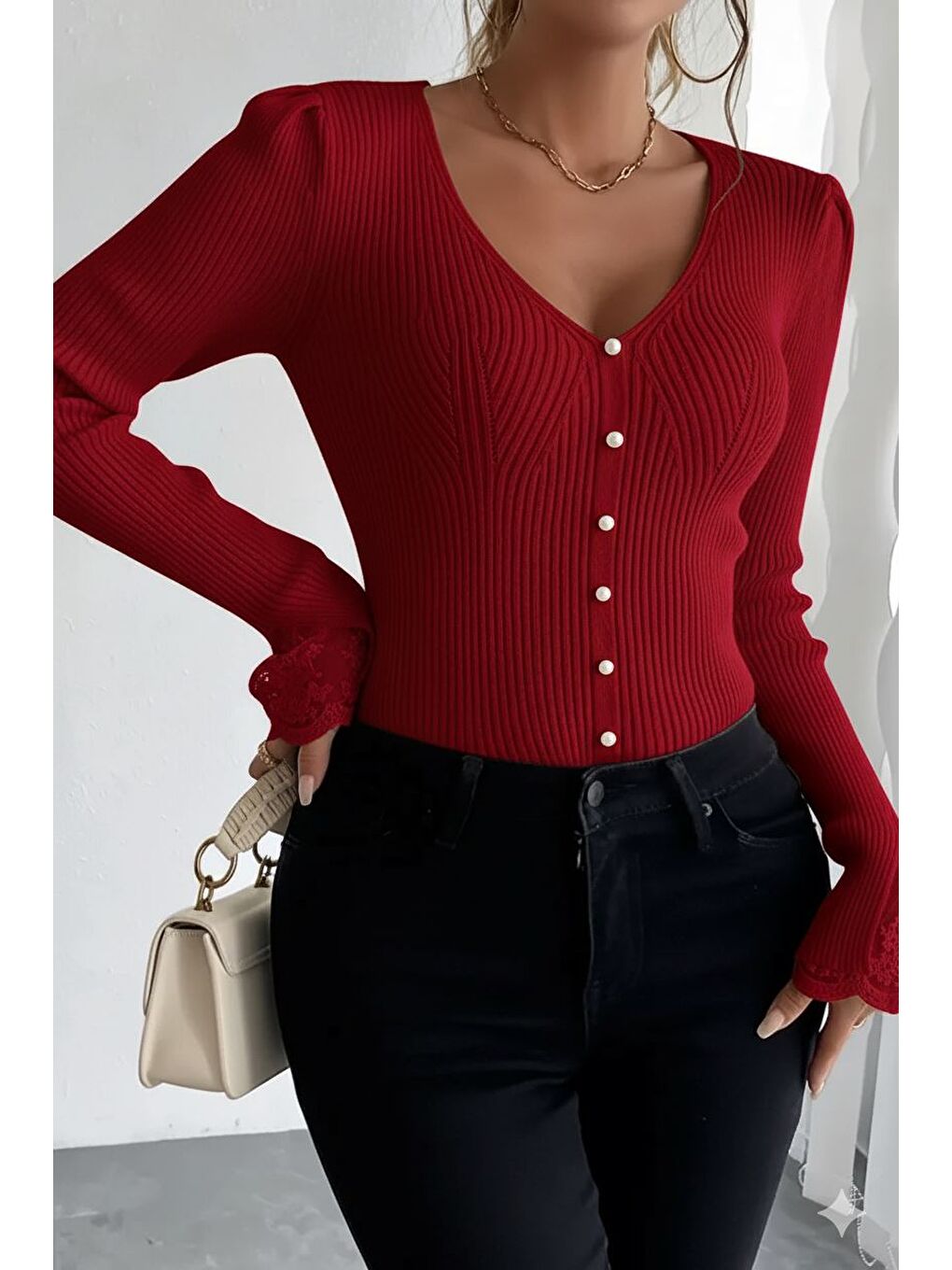 Kırmızı Kol Güpür Detaylı V Yaka Triko Bluz-2