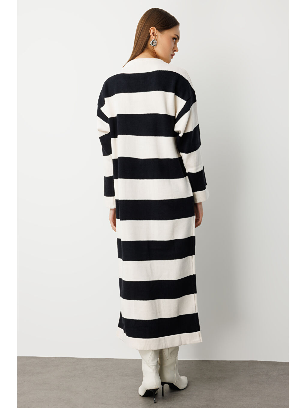 Oversize Ekru Siyah Çizgili Uzun Kalın Triko Elbise-4