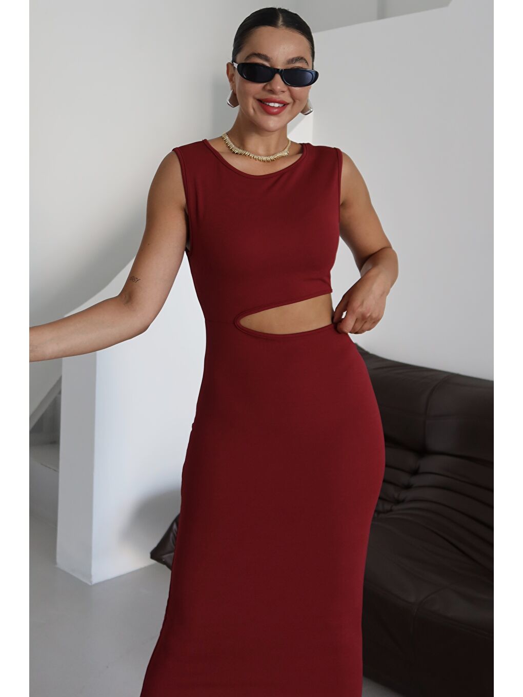 Kadın Bordo Kolsuz Bel Pencere Detaylı Midi Boy Elbise-2