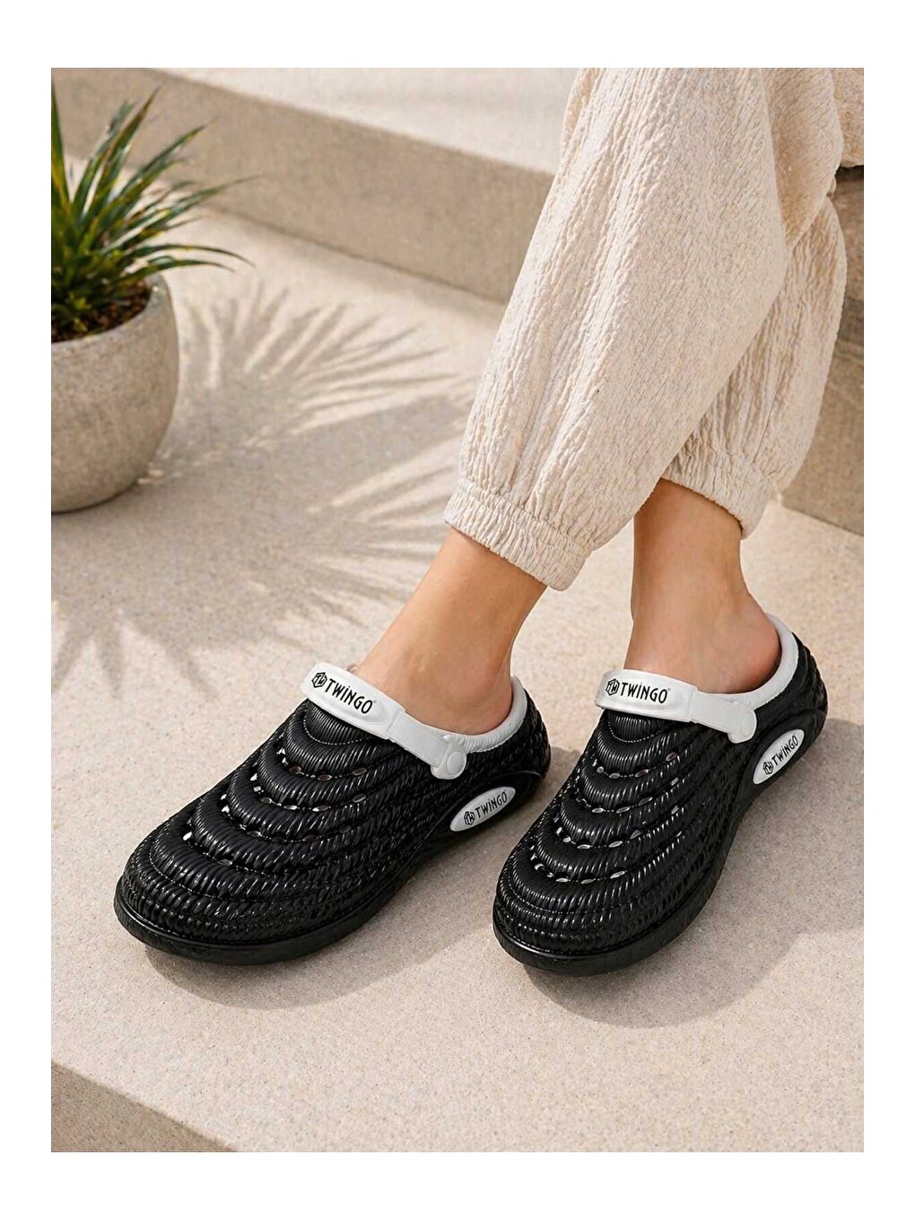 Siyah Unisex Yazlık Terlik – Nefes Alabilir, Yumuşak Tabanlı, Ayarlanabilir Arka Bantlı Sandalet-2