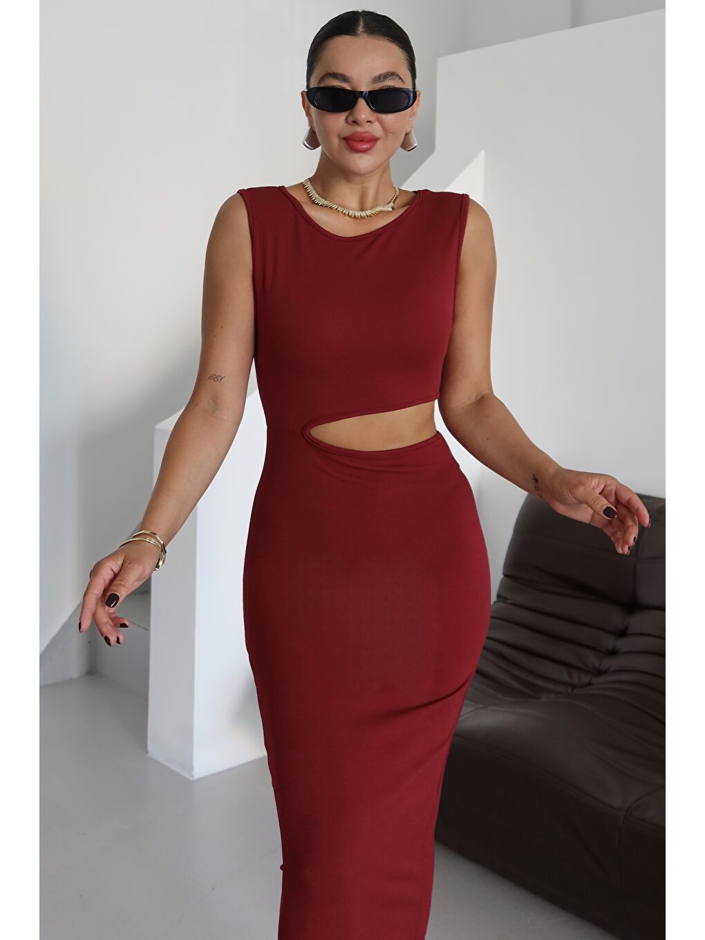 Kadın Bordo Kolsuz Bel Pencere Detaylı Midi Boy Elbise-3