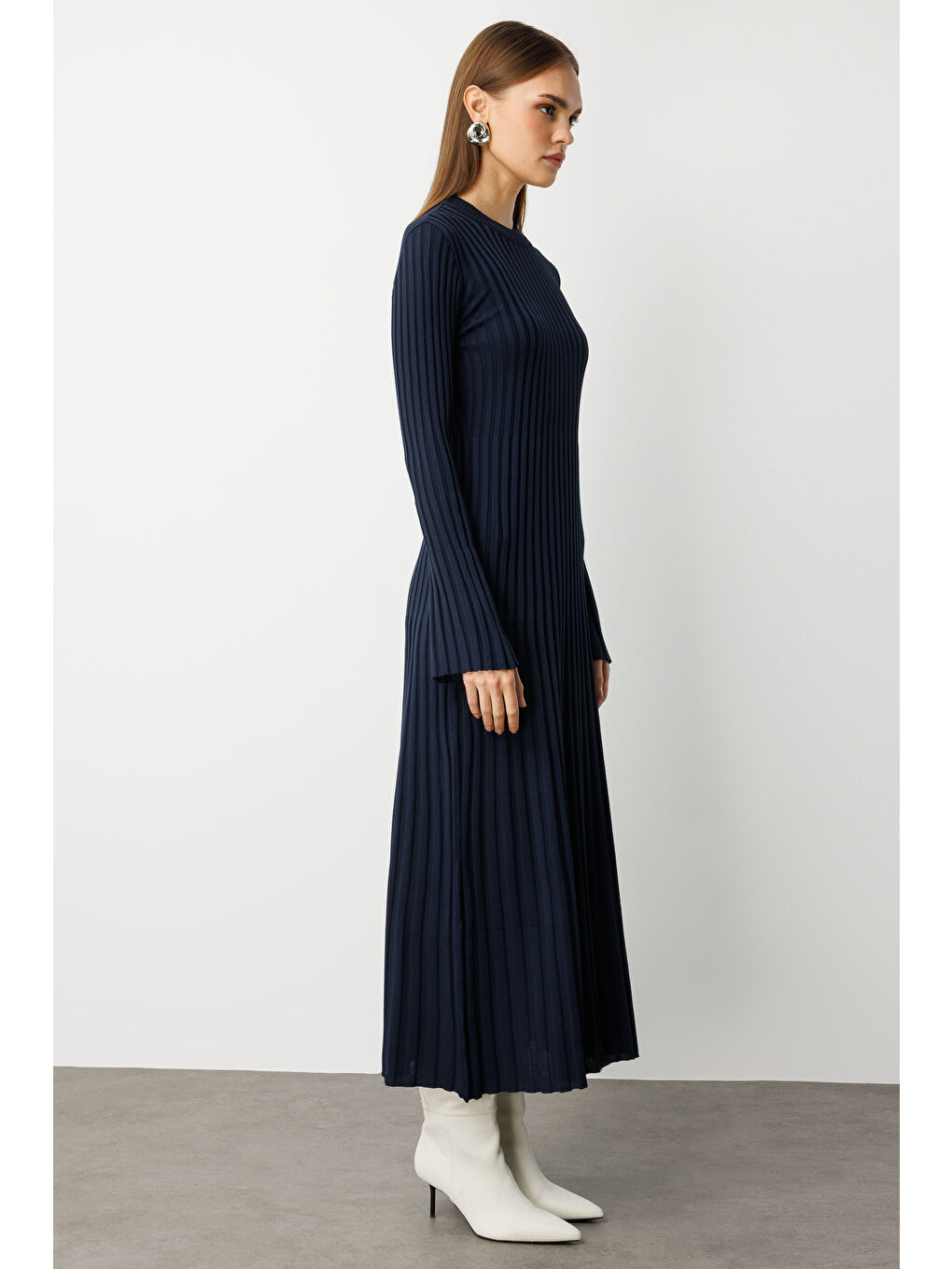 Volanlı Etekli Yuvarlak Yaka Lacivert Kaşkorse Uzun Triko Elbise-1