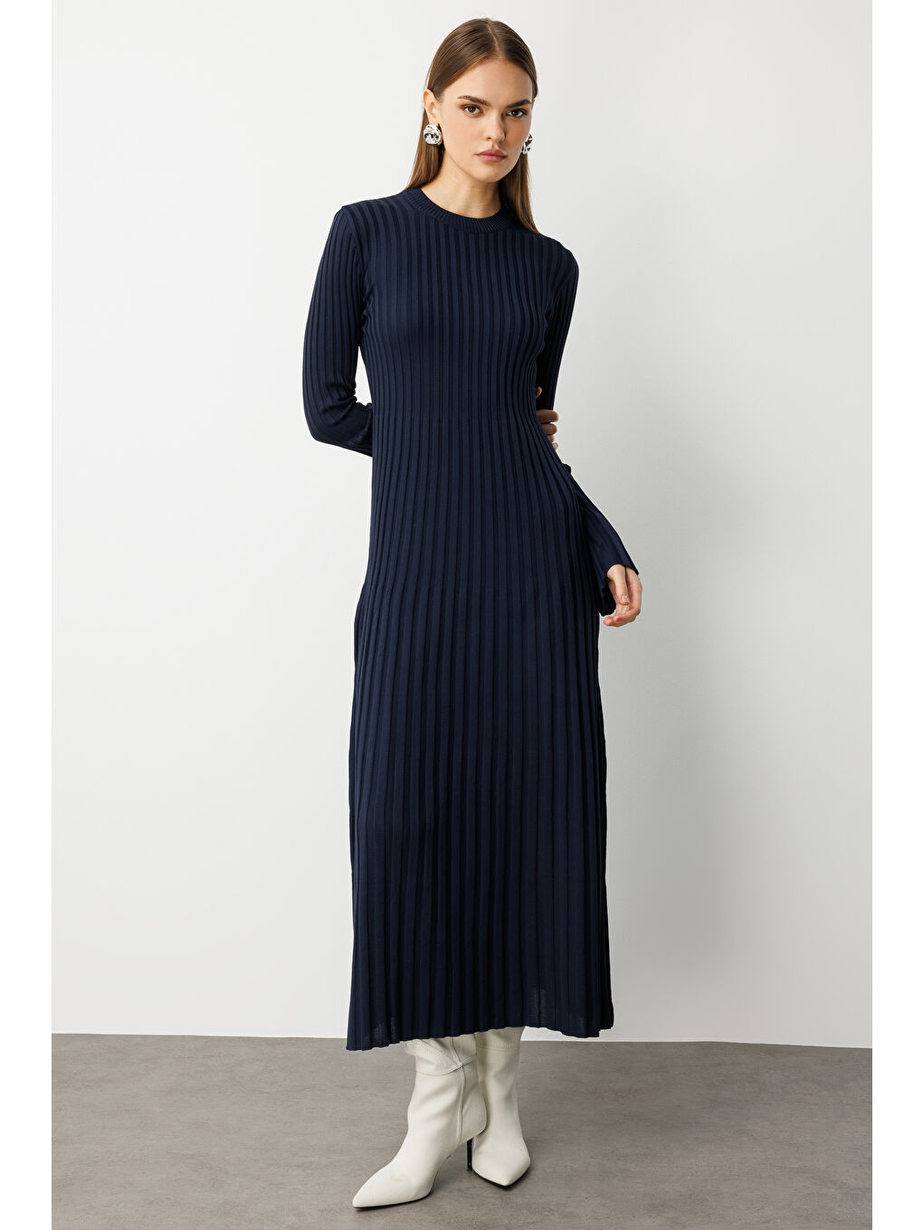 Volanlı Etekli Yuvarlak Yaka Lacivert Kaşkorse Uzun Triko Elbise-2