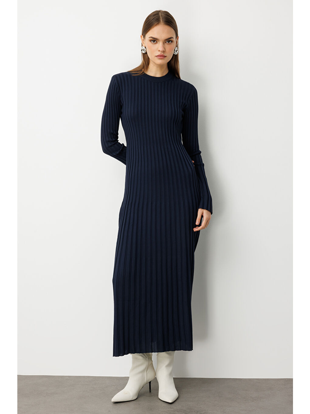 Volanlı Etekli Yuvarlak Yaka Lacivert Kaşkorse Uzun Triko Elbise-3