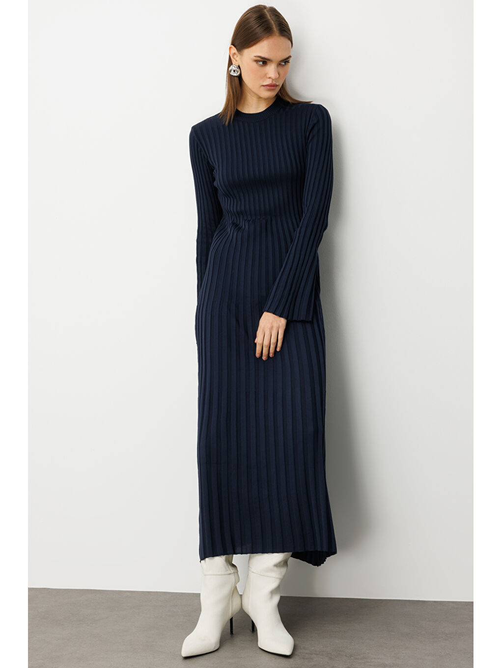 Volanlı Etekli Yuvarlak Yaka Lacivert Kaşkorse Uzun Triko Elbise-4