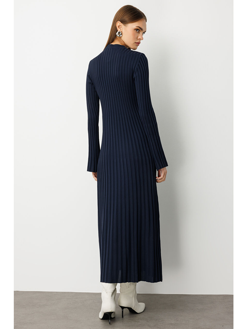 Volanlı Etekli Yuvarlak Yaka Lacivert Kaşkorse Uzun Triko Elbise-5