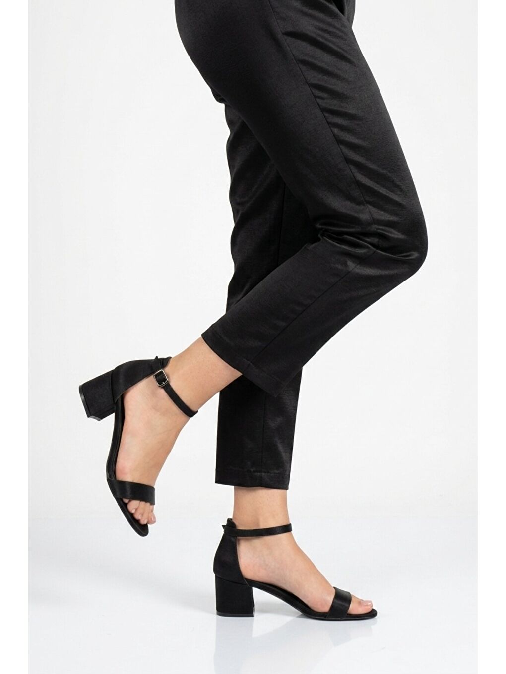 Siyah Saten Kadın Topuklu Abiye Ayakkabı 325157 Z-1