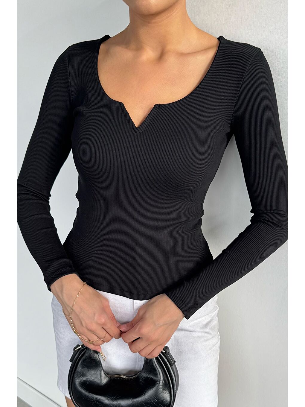 Siyah Kadın Elastanlı V Yaka Detaylı Bluz-1