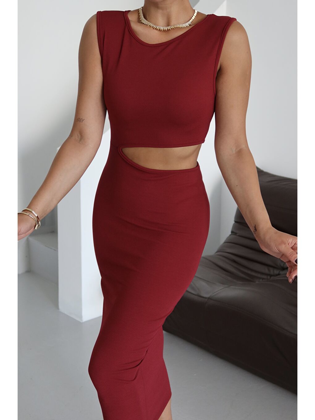 Kadın Bordo Kolsuz Bel Pencere Detaylı Midi Boy Elbise-6