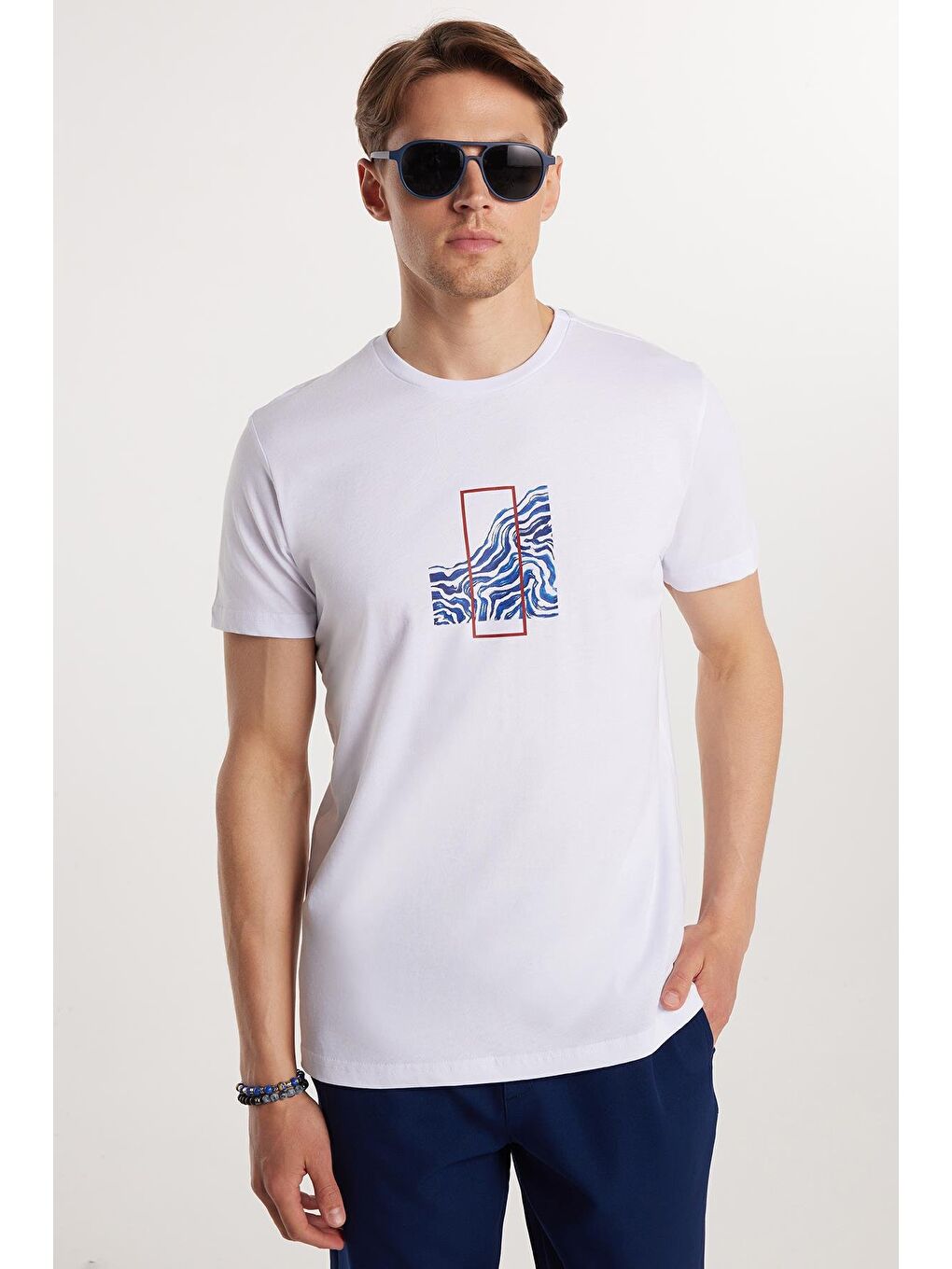 Erkek Slim Fit Dar Kesim %100 Pamuk Yumuşak Dokulu Baskılı Beyaz Bisiklet Yaka Tişört-1