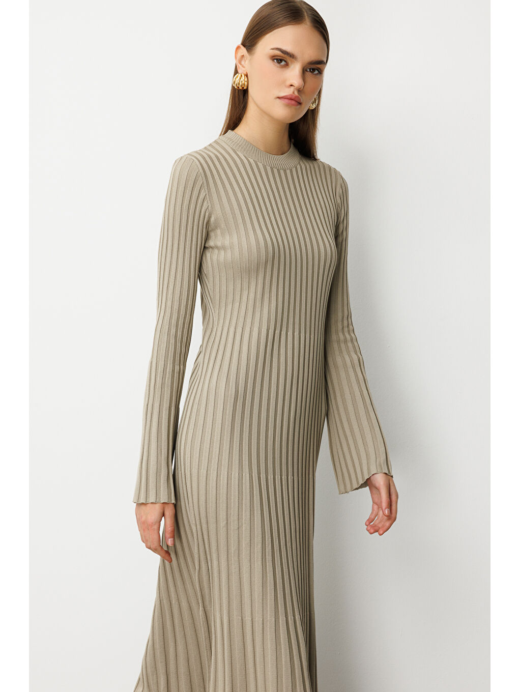 Bej Volanlı Etekli Yuvarlak Yaka Vizon Rengi Kaşkorse U-1