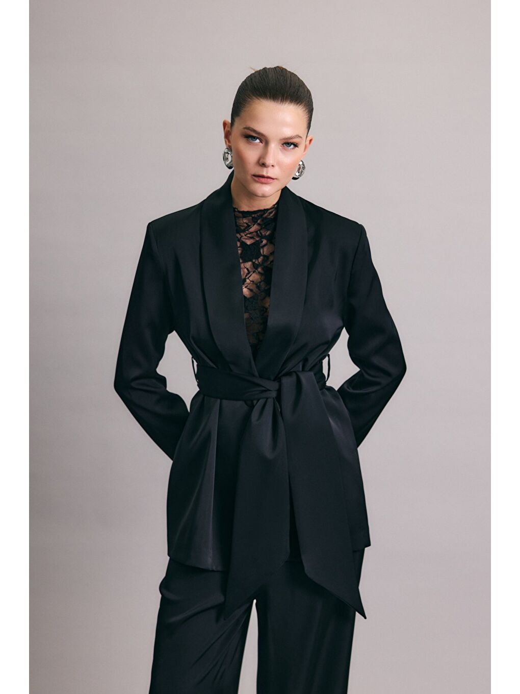 Kuşaklı Saten Ceket - Siyah-3