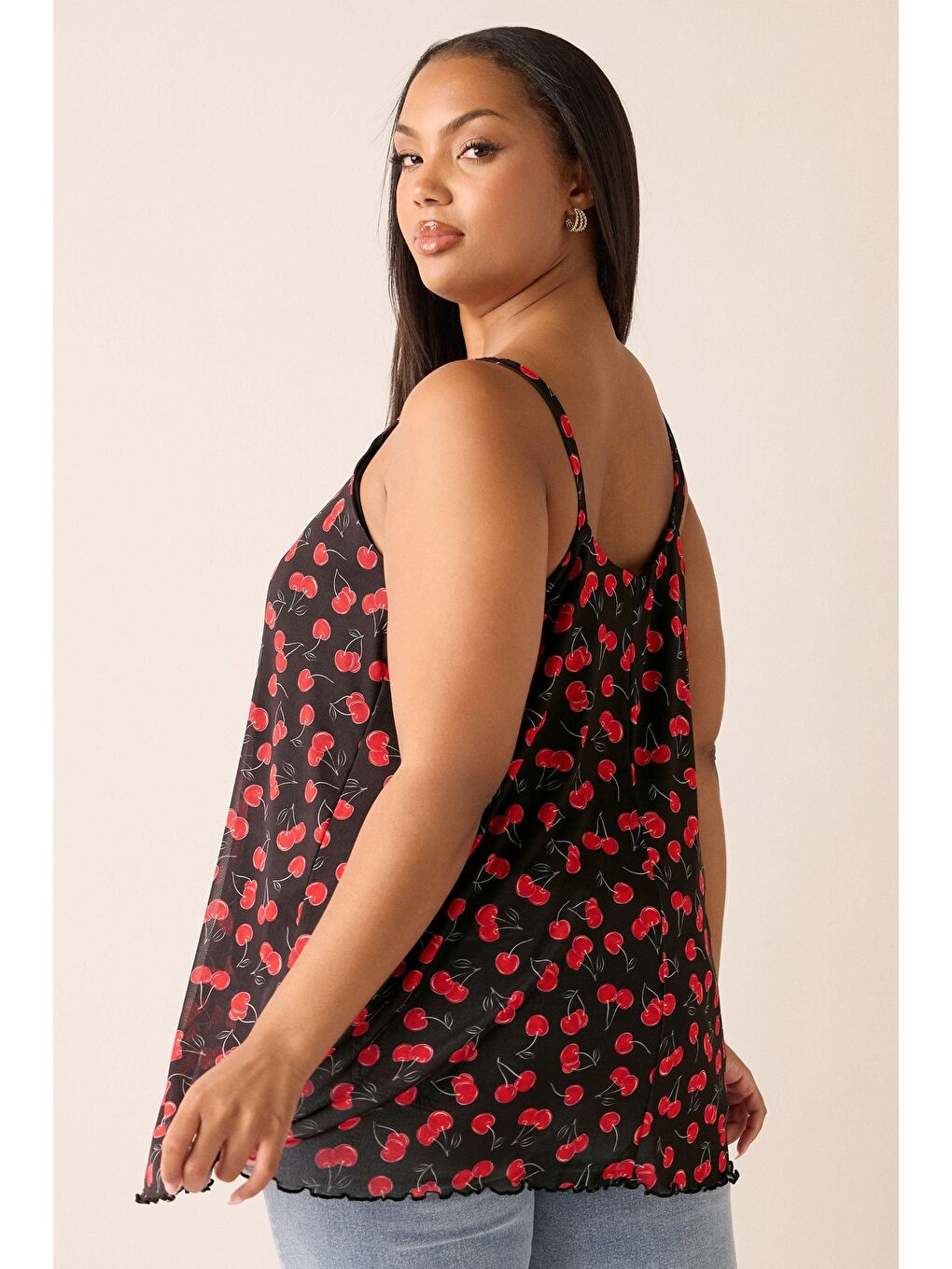 Siyah Büyük Beden V Yaka Askılı İp Detaylı Desenli T-shirt 322672-1