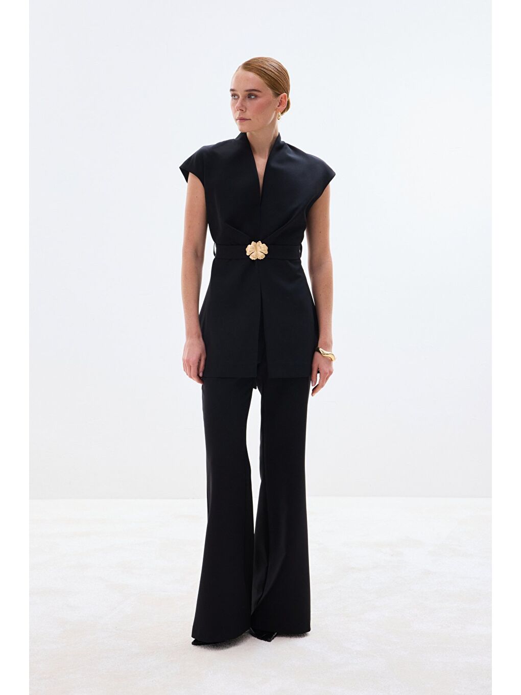 Aksesuar Kuşaklı Kolsuz Bluz - Siyah-5