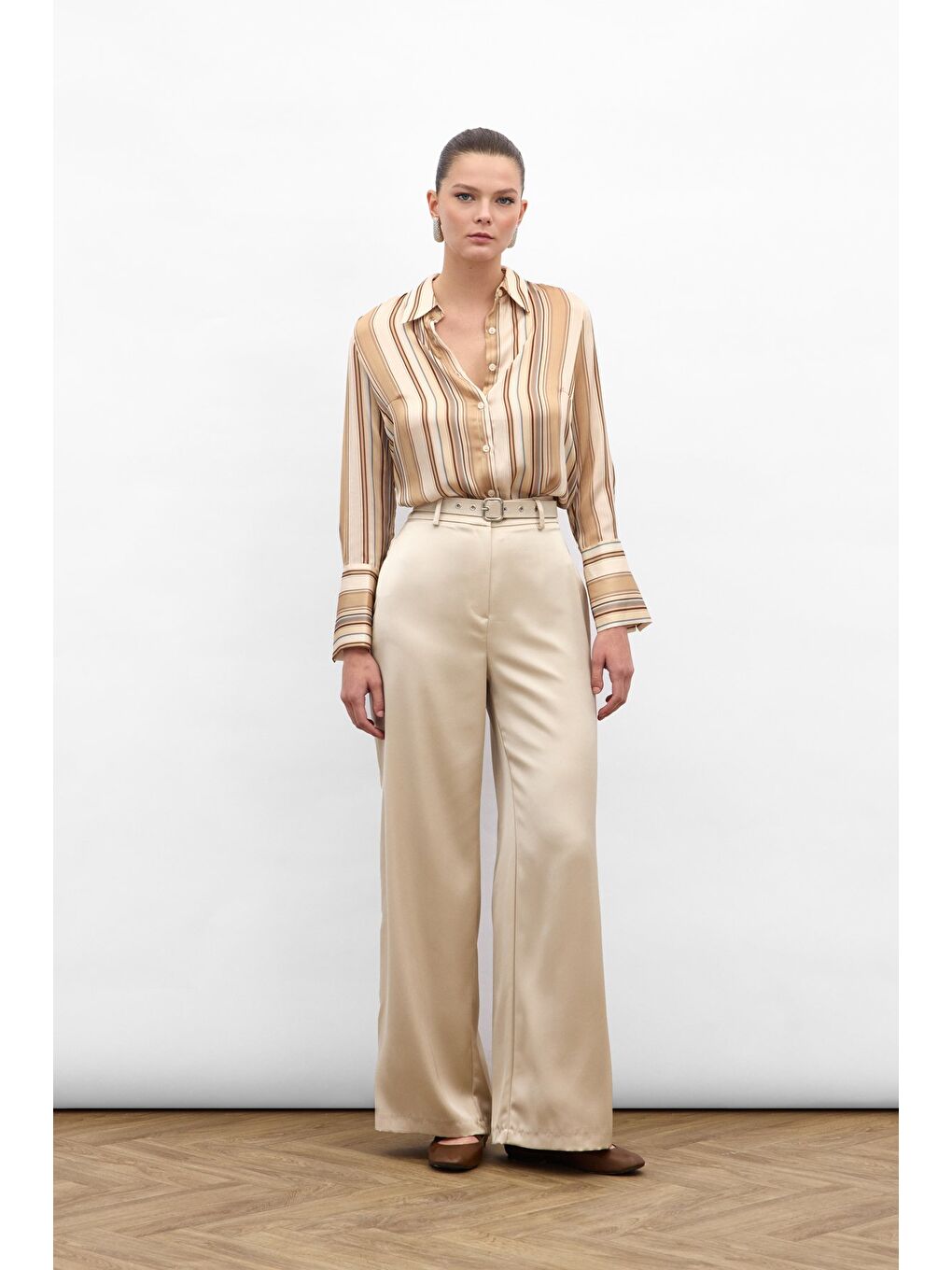 Kemer Detaylı Saten Pantolon - Bej-1