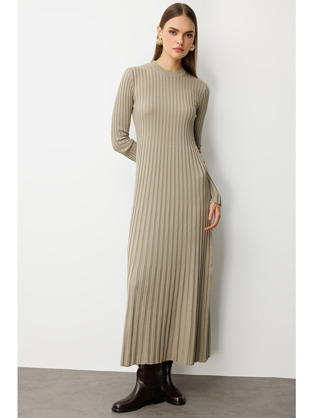 Bej Volanlı Etekli Yuvarlak Yaka Vizon Rengi Kaşkorse U-2