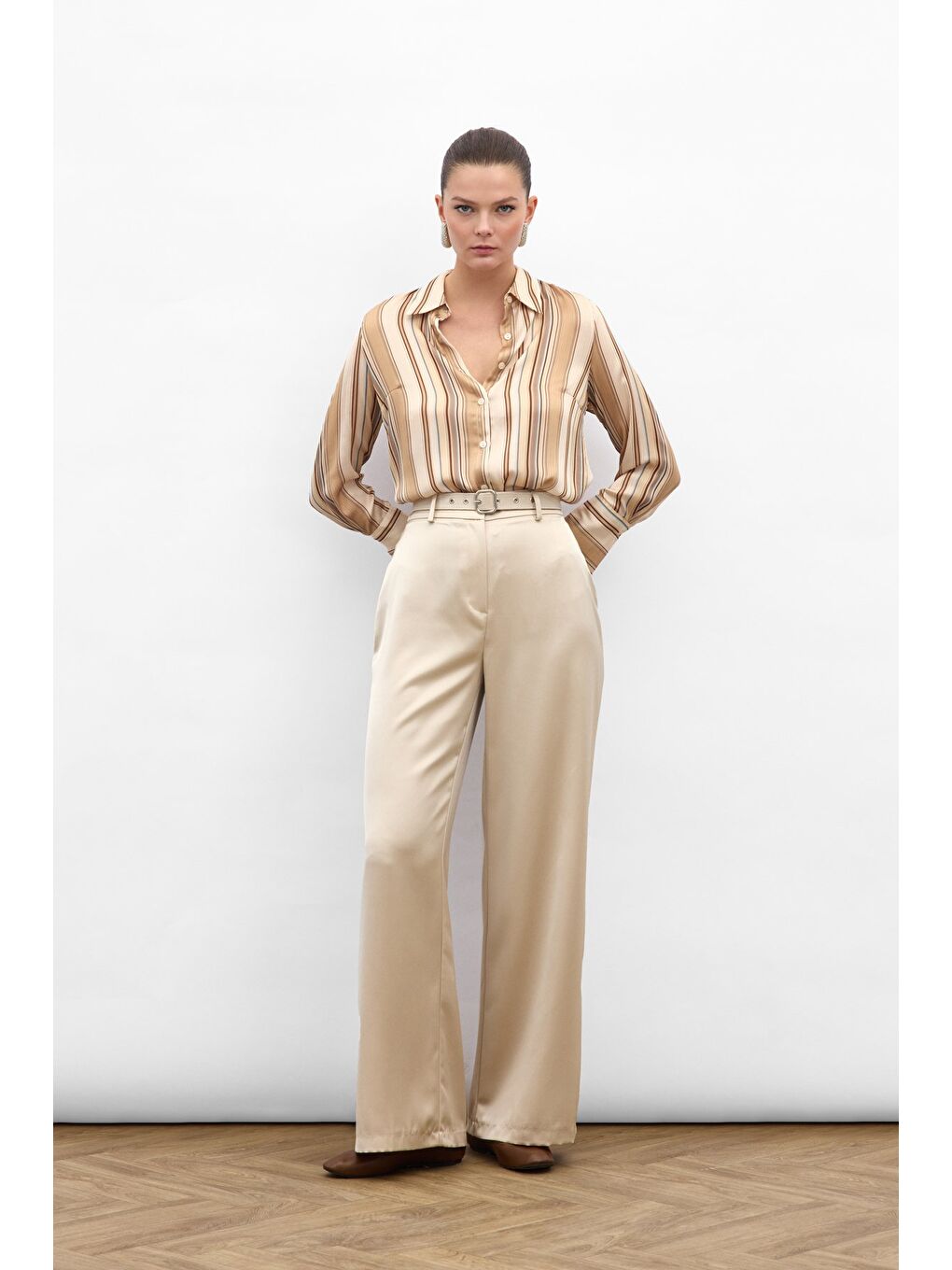 Kemer Detaylı Saten Pantolon - Bej-2