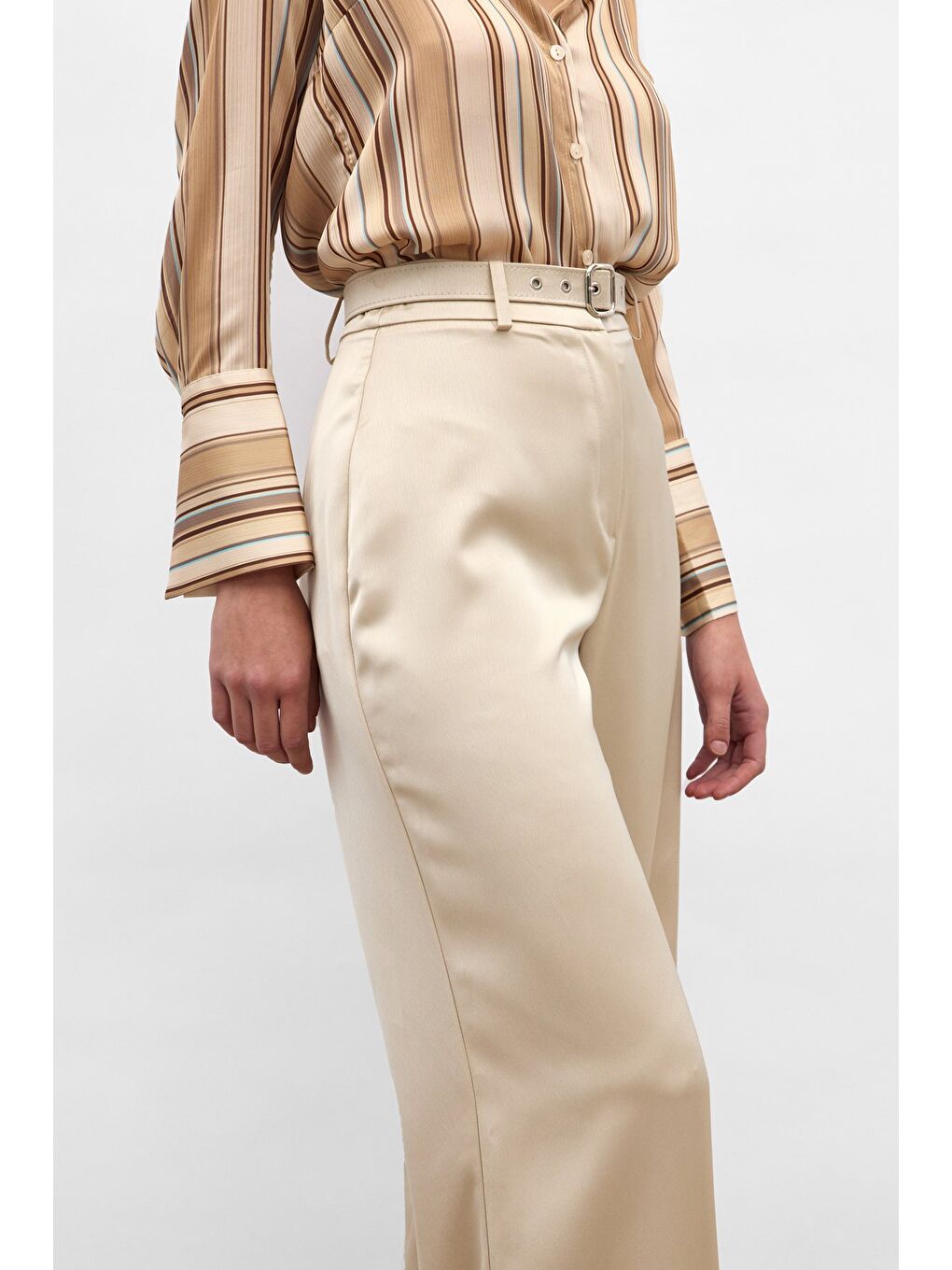 Kemer Detaylı Saten Pantolon - Bej-3