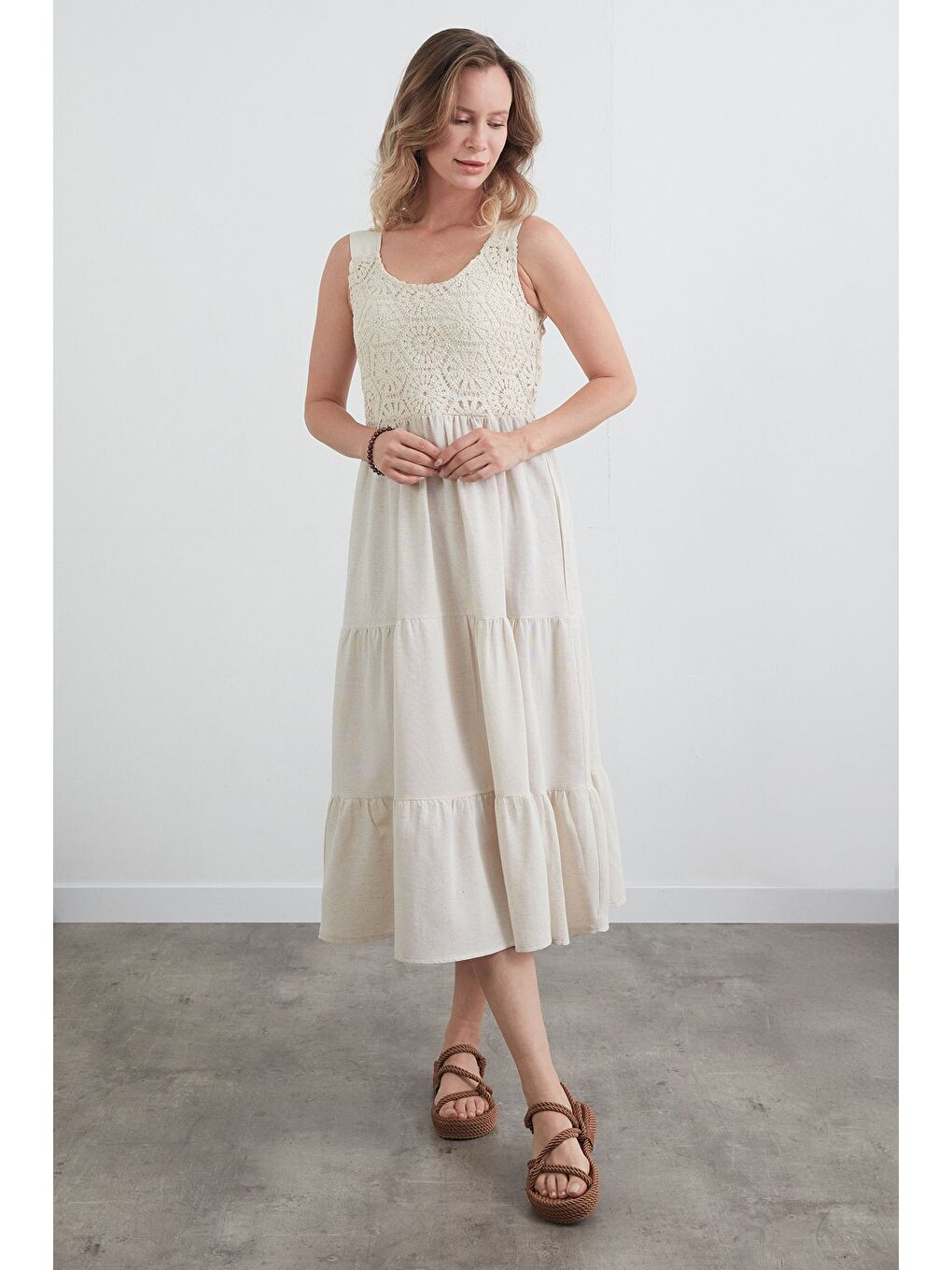 Bej Güpürlü Kalın Askılı Keten Elbise