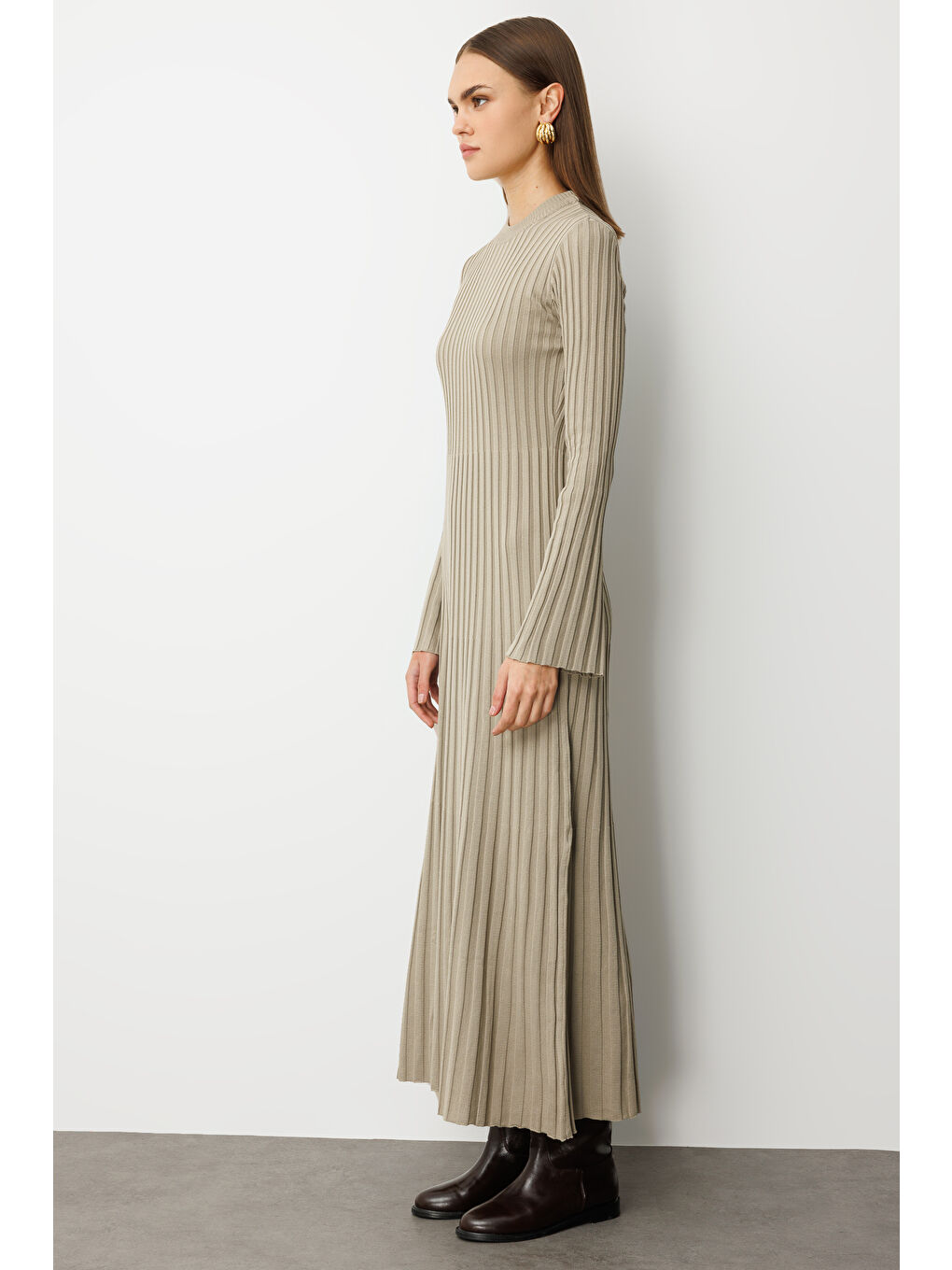 Bej Volanlı Etekli Yuvarlak Yaka Vizon Rengi Kaşkorse U-3