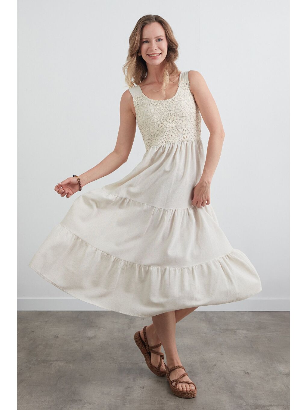 Bej Güpürlü Kalın Askılı Keten Elbise-2