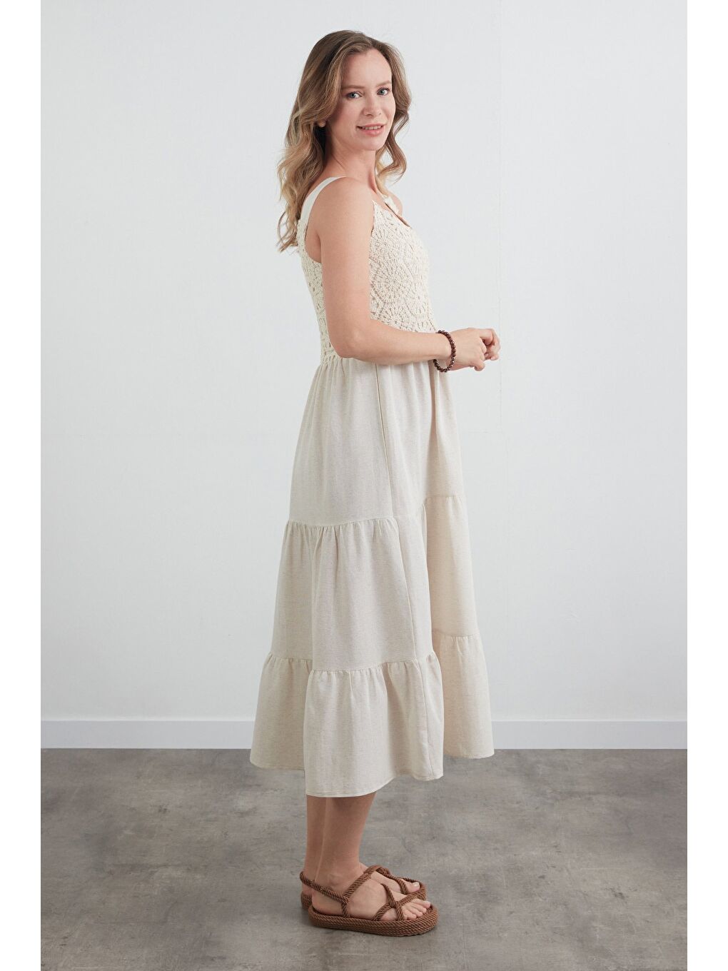 Bej Güpürlü Kalın Askılı Keten Elbise-3