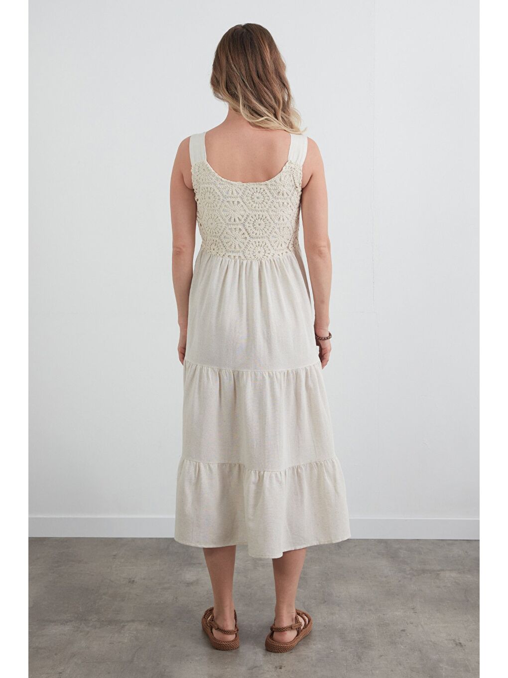 Bej Güpürlü Kalın Askılı Keten Elbise-4