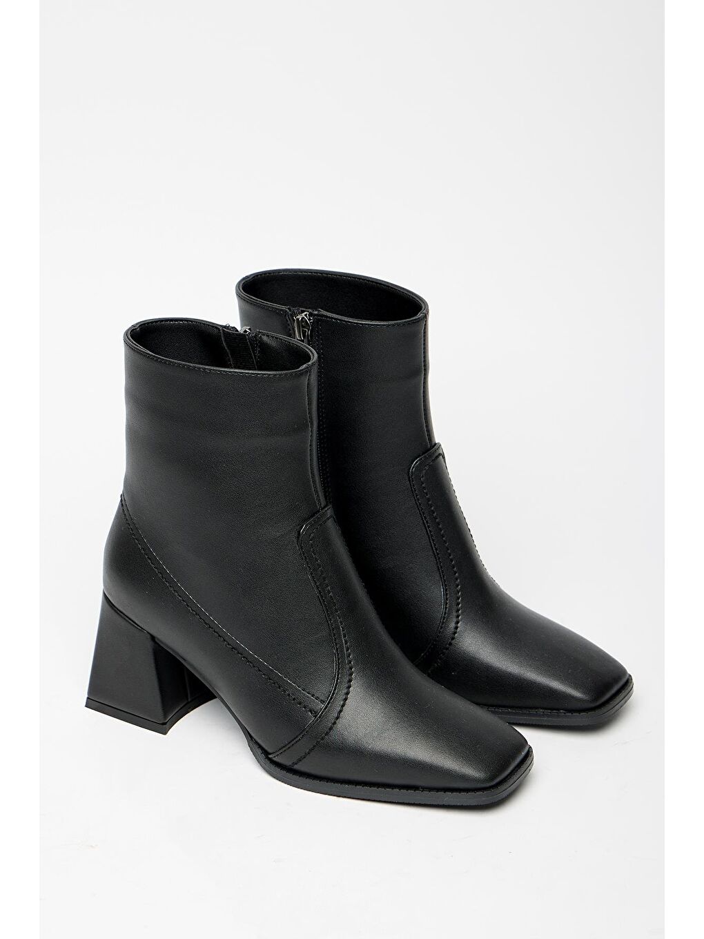 Kadın Siyah Küt Burun Topuklu Bot & Bootie – Fermuarlı Günlük