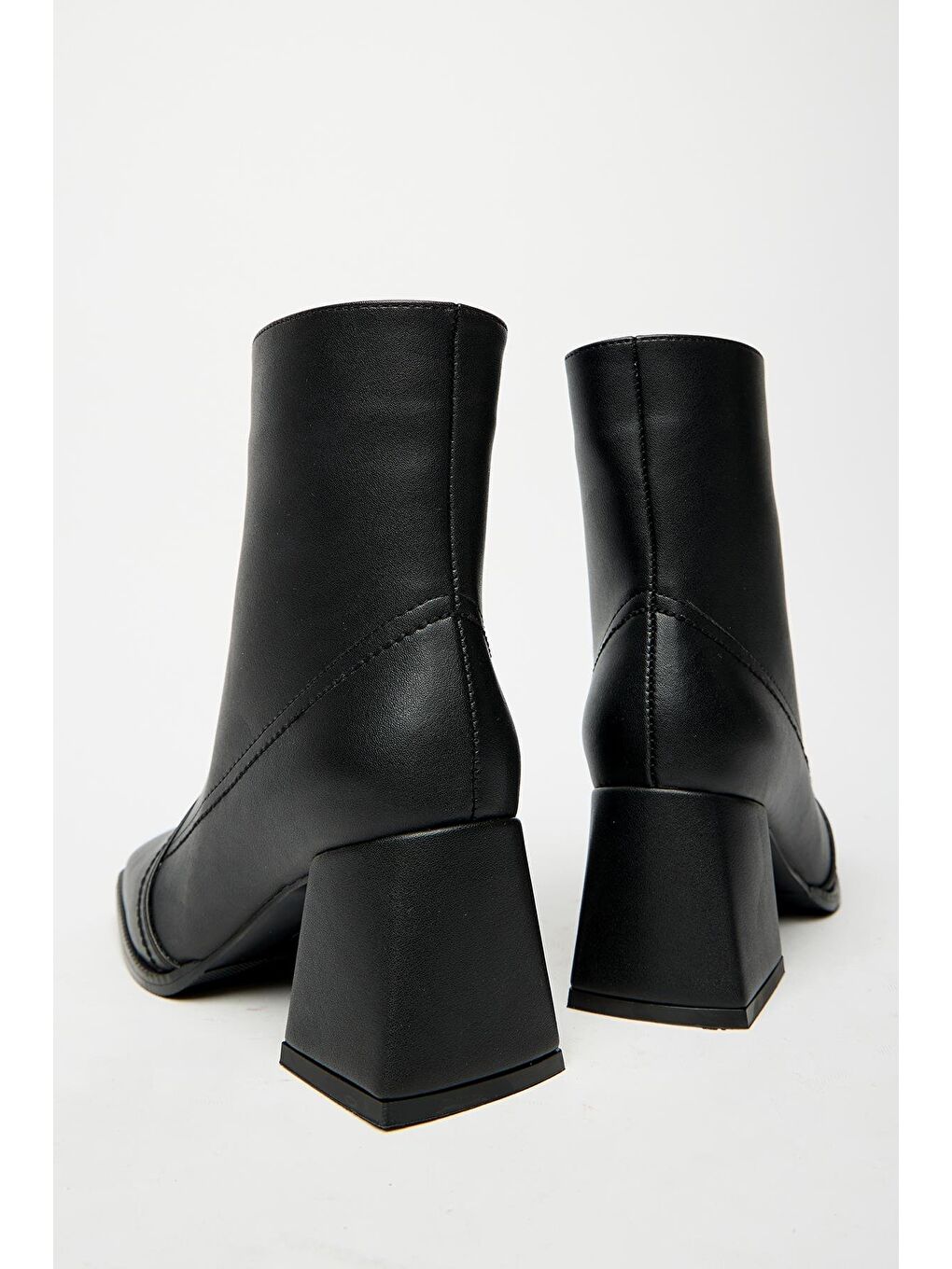 Kadın Siyah Küt Burun Topuklu Bot & Bootie – Fermuarlı Günlük-5