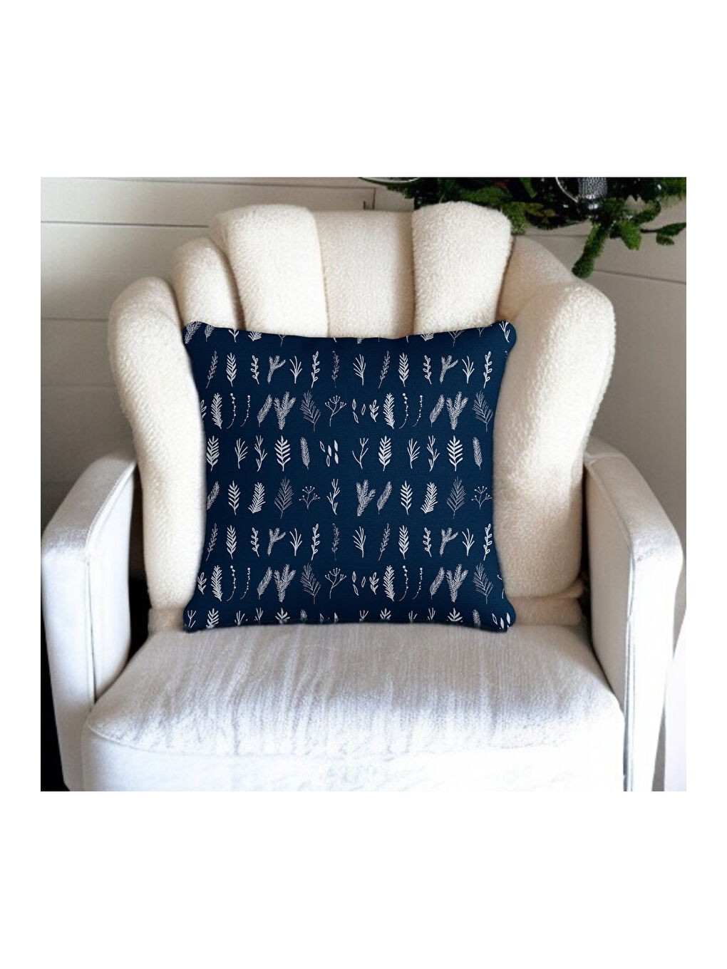 Beyaz Yılbaşı Temalı Çam Koza Yaprağı Desenli Dekoratif Kırlent Kılıfı - Lacivert 43x43