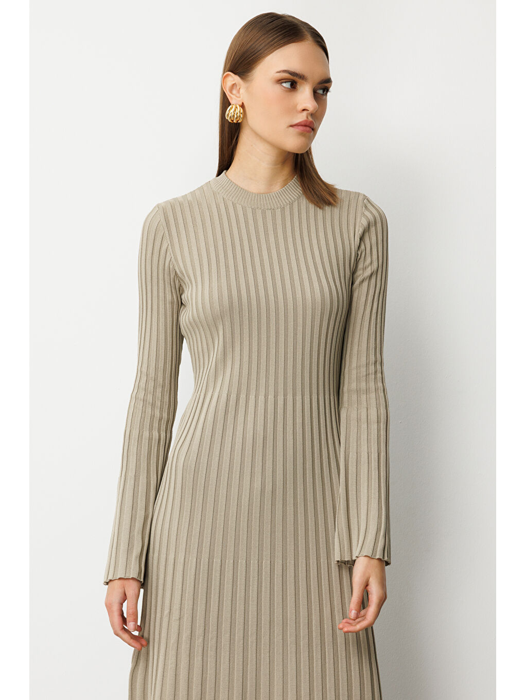 Bej Volanlı Etekli Yuvarlak Yaka Vizon Rengi Kaşkorse U-4