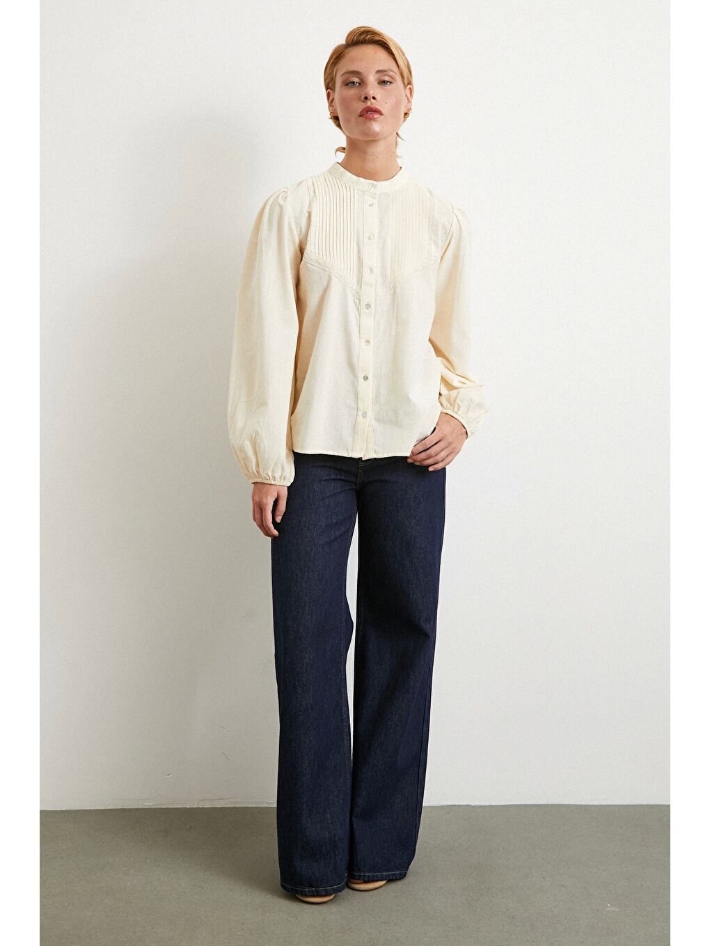 Ekru Nervürlü Dantel Detaylı Gömlek Krem-1