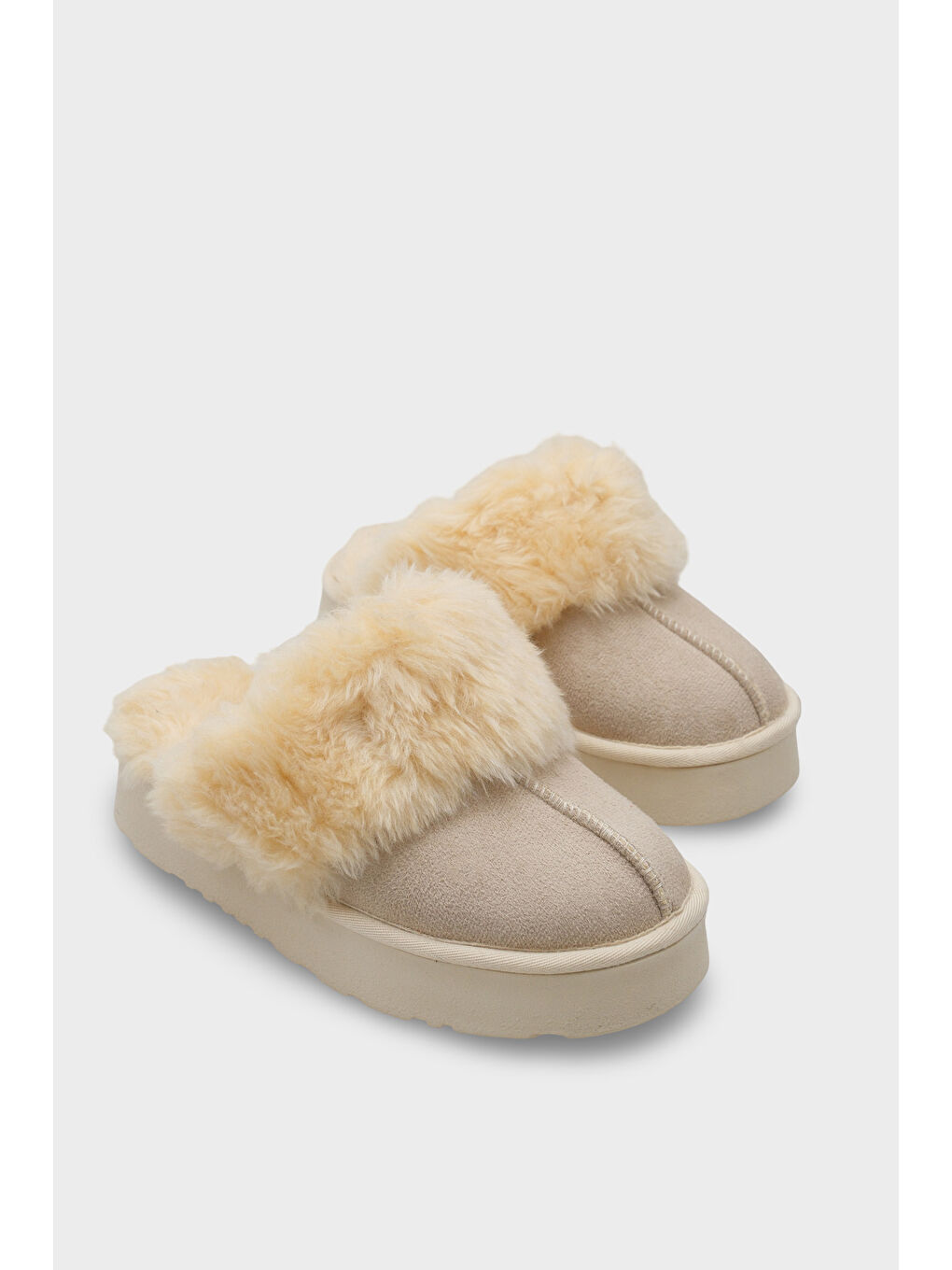 Bej Florri Tüylü Burnu Kapalı Kadın Terlik