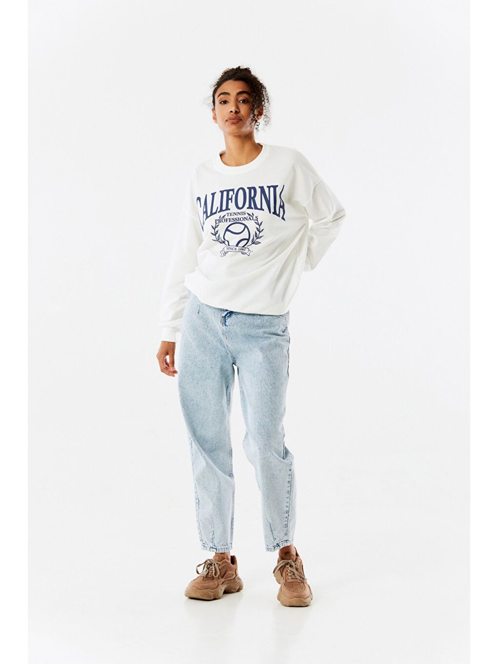 Ekru California Baskılı Bisiklet Yaka Sweatshirt-1