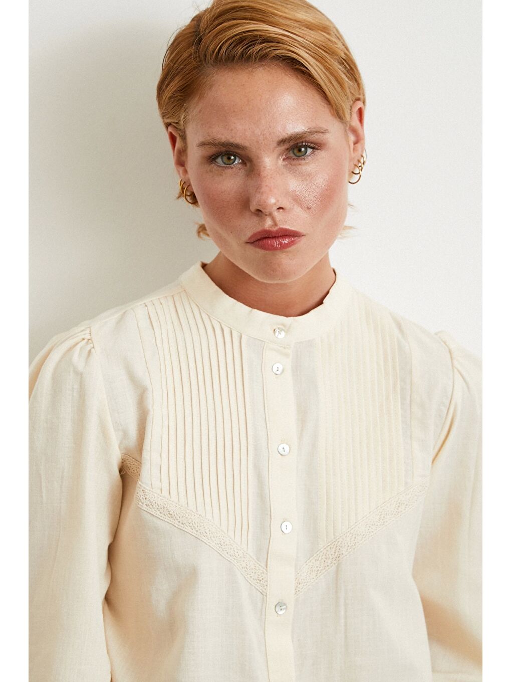 Ekru Nervürlü Dantel Detaylı Gömlek Krem-3