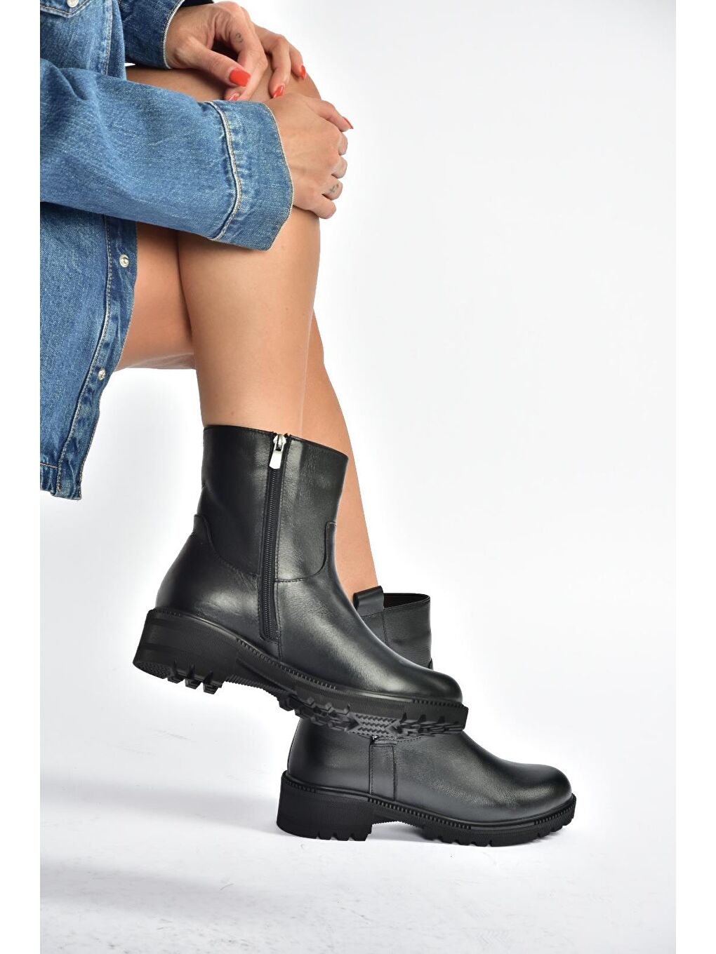 Siyah Kadın Bot V654070403-2