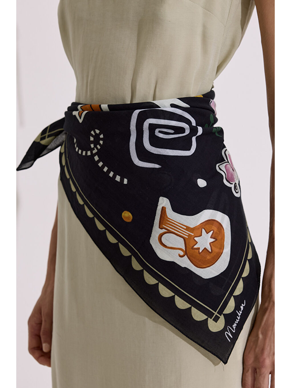 Sarı Desenli Pamuklu Şal Lıberty Siyah-1