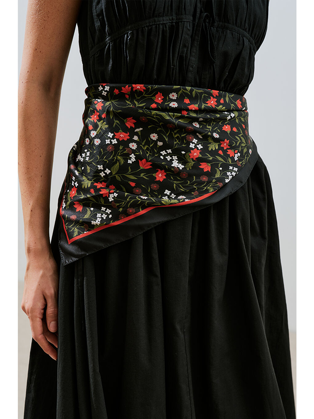 Siyah Saten Desenli Fular Dıtsy-4