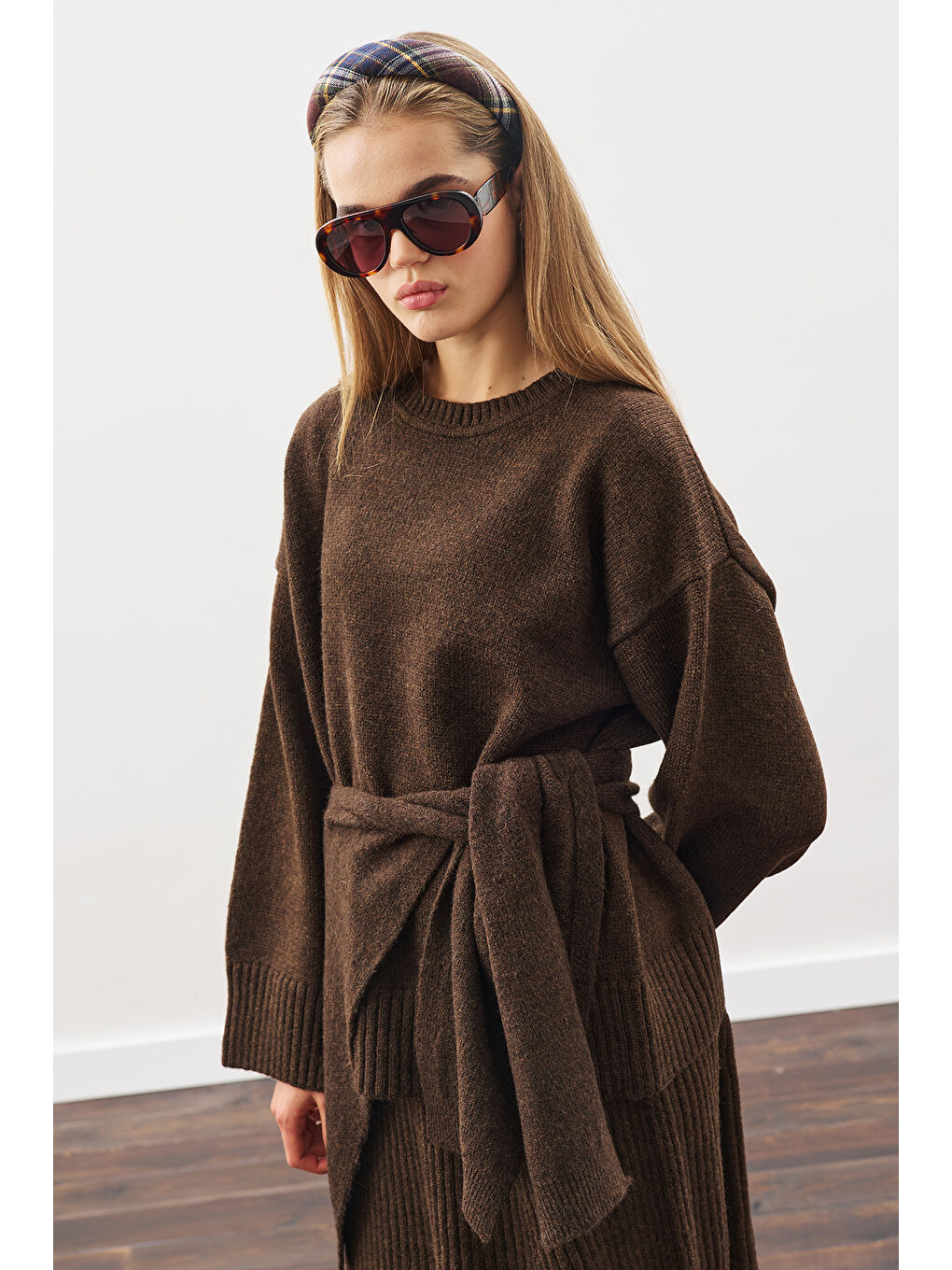 Kare Yaka Bağlamalı Triko Atkı Kahverengi-1