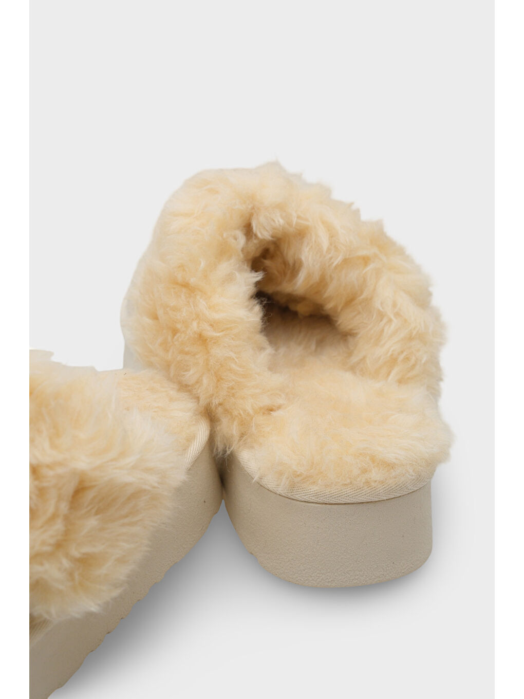 Bej Florri Tüylü Burnu Kapalı Kadın Terlik-5